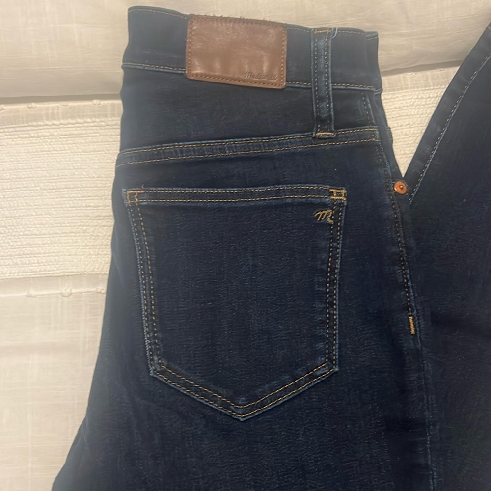 Madewell Petite 9" Mid-Rise Skinny Jeans in Larkspur Wash - Picture 5 of 8